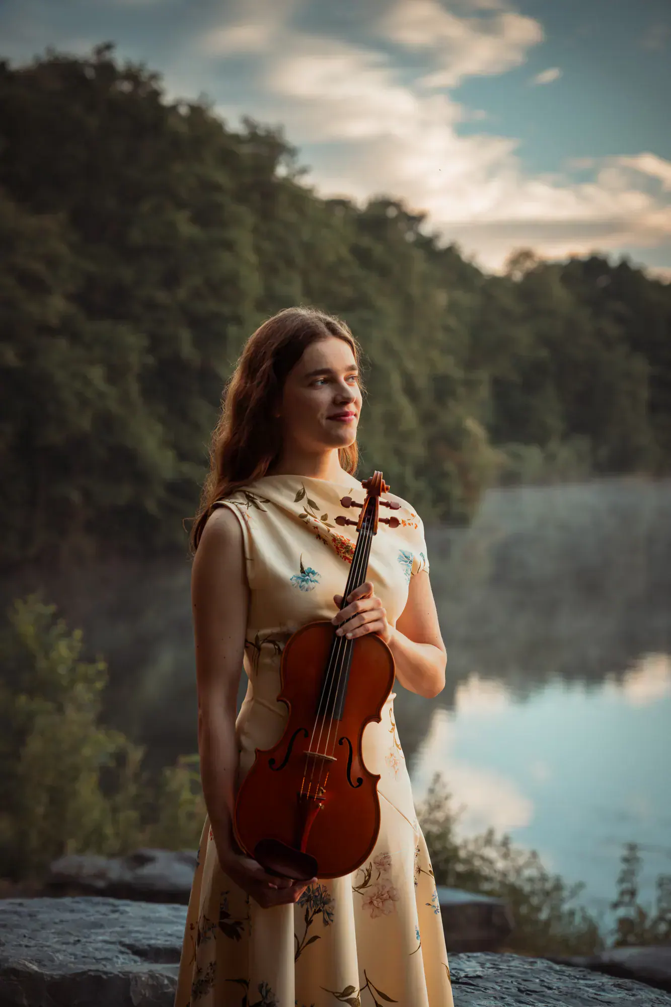 Kim Marie Borger mit Viola im Freien