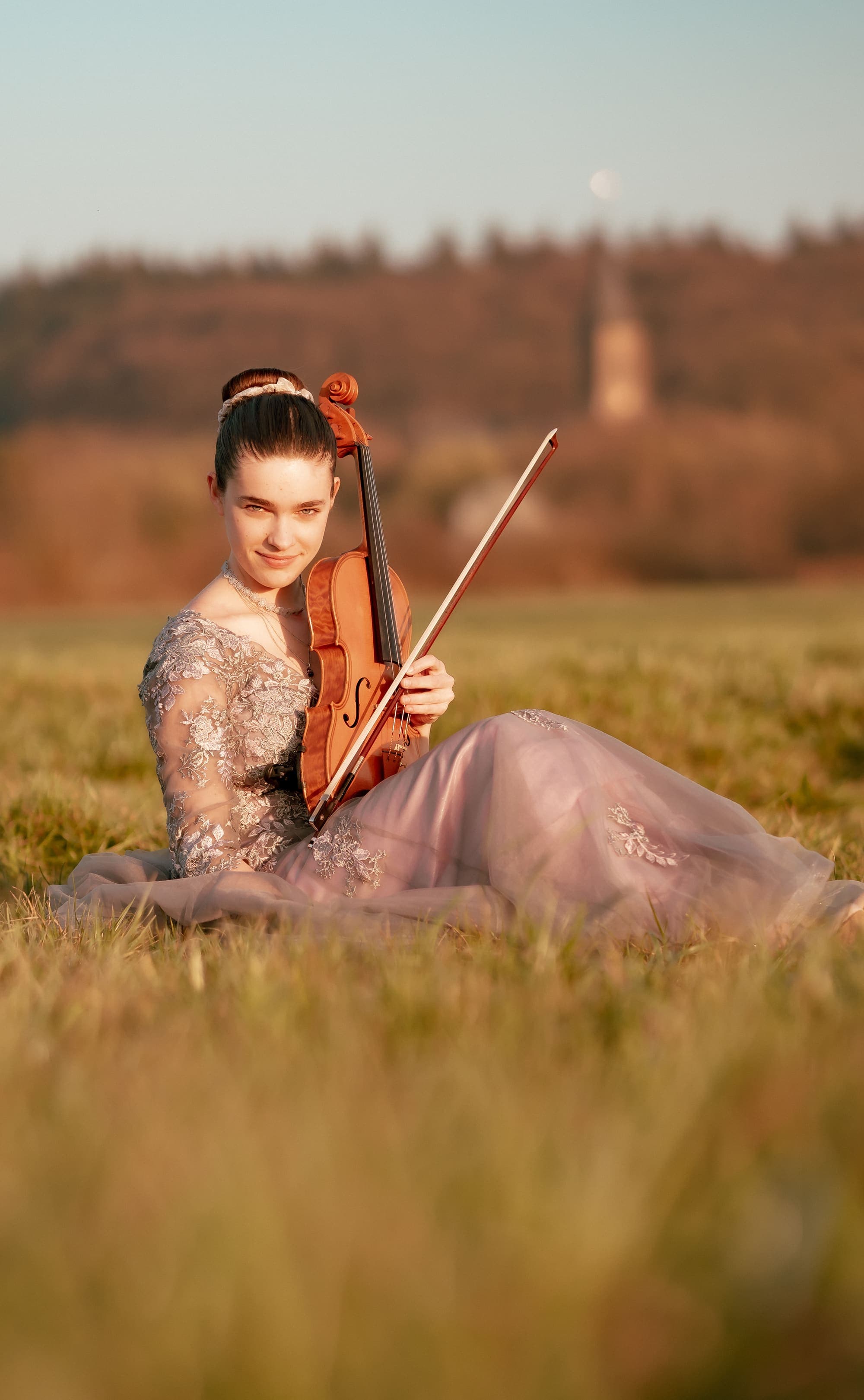 Porträt von Kim Marie Borger mit ihrer Viola