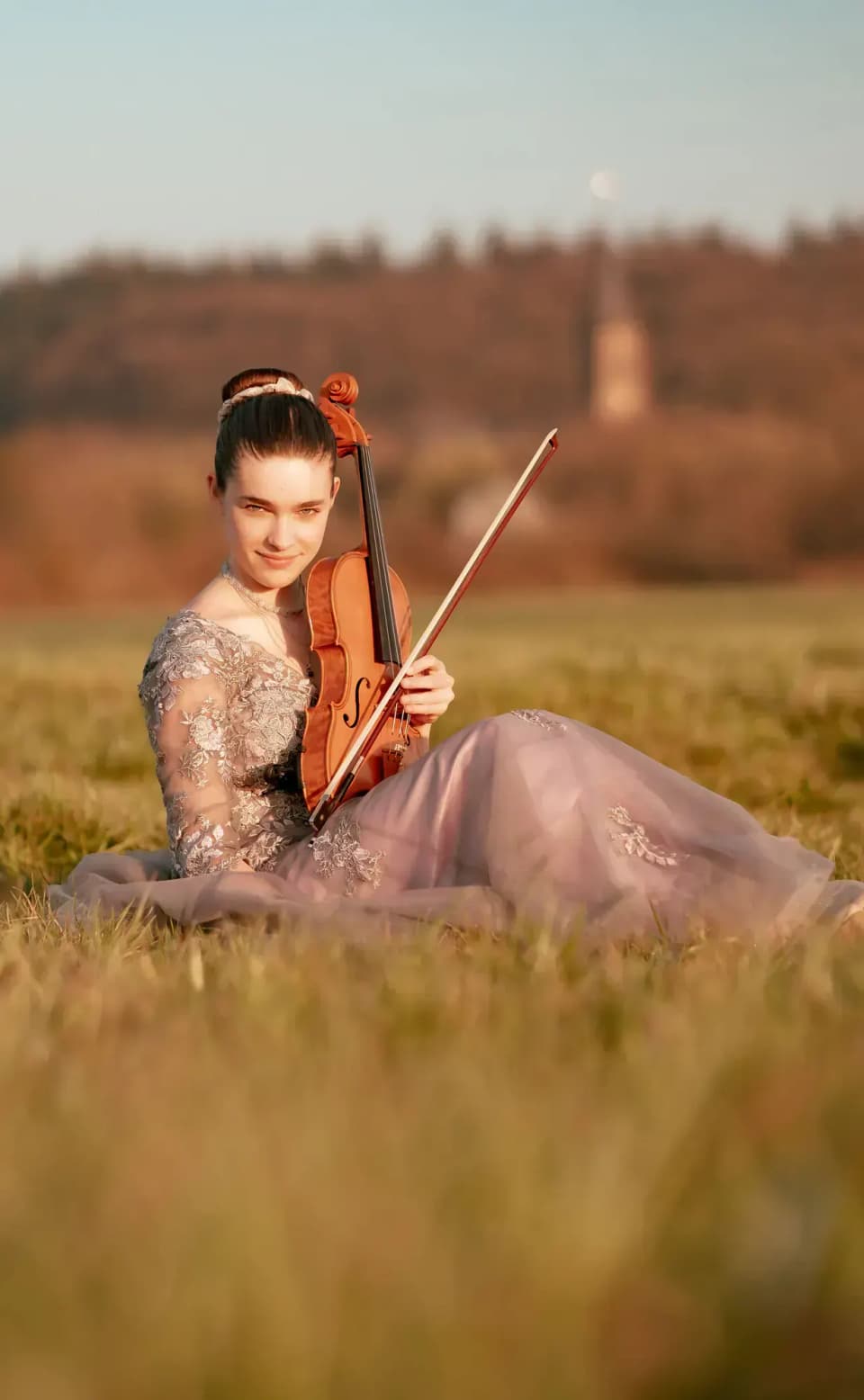 Porträt von Kim Marie Borger mit ihrer Viola