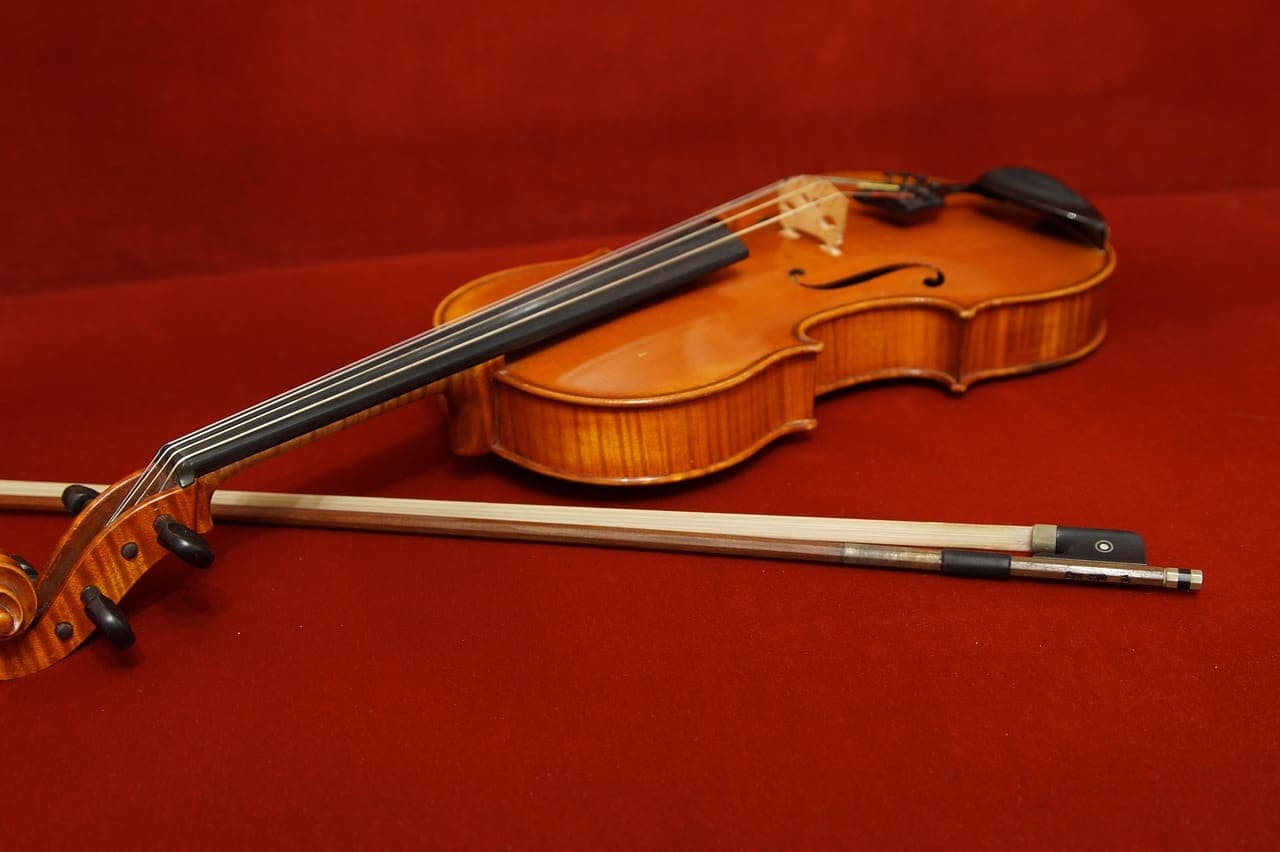 Viola auf Notenblättern